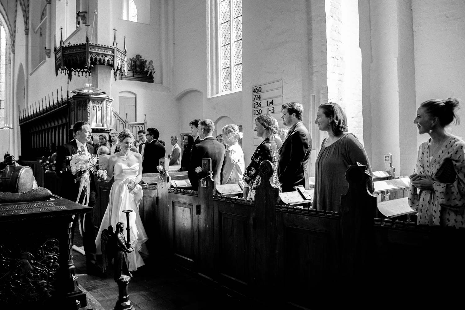 Brautpaar Auszug aus der Kirche.